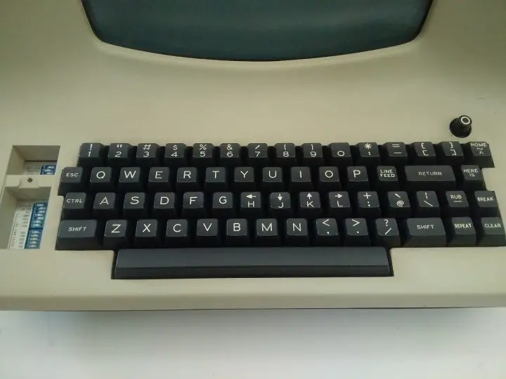 LSI-ADM3A-full-keyboard
